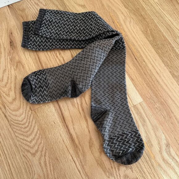 Vintage knee high knit socks grey white black zig zag pattern boho accessory - Picture 2 of 5